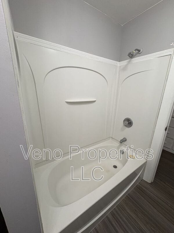 Building Photo - 1075 Park Ave