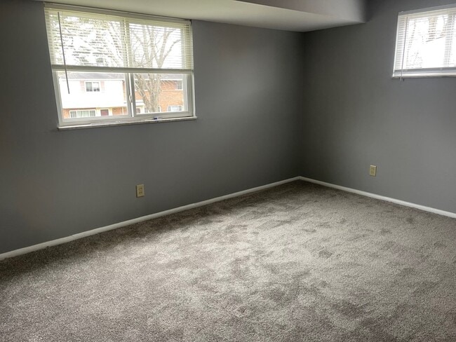 Building Photo - 4944 Fairway Ct