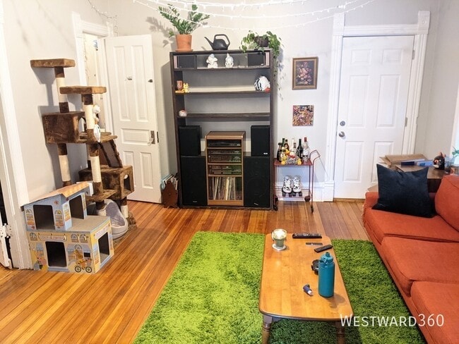 Building Photo - 3642 N Damen Ave