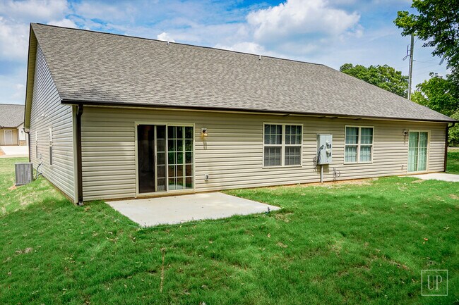 Building Photo - 133 Flatview Way