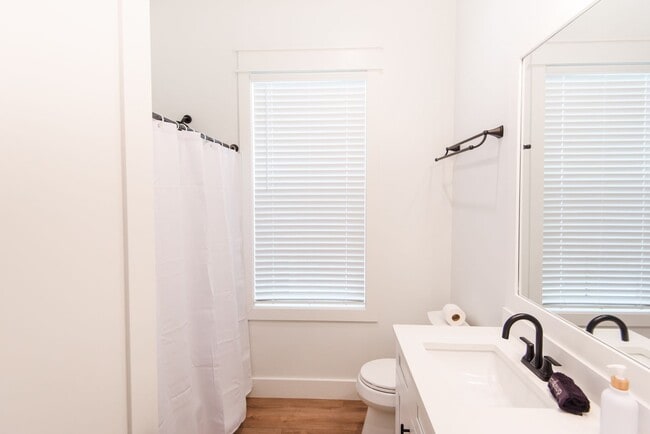 Building Photo - Elegant 4-Bedroom Home in Lakeside at Blue...