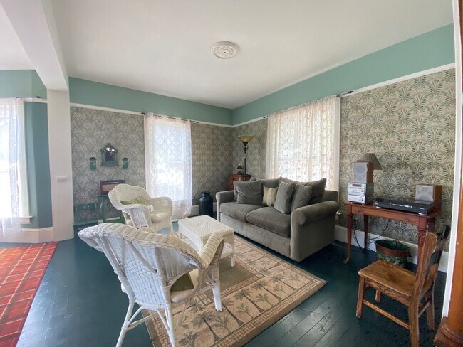 Building Photo - Pacific Grove Historical 3 Bed 2 Bath