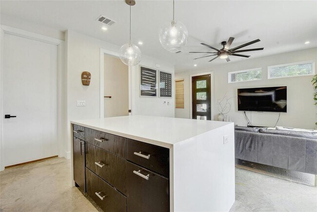Building Photo - 4606 Ledesma Rd