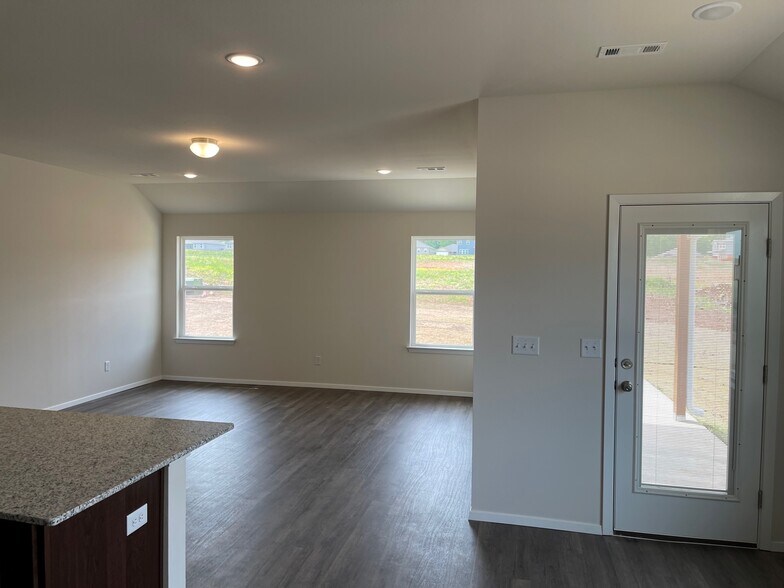 Building Photo - 2995 W Azurite St