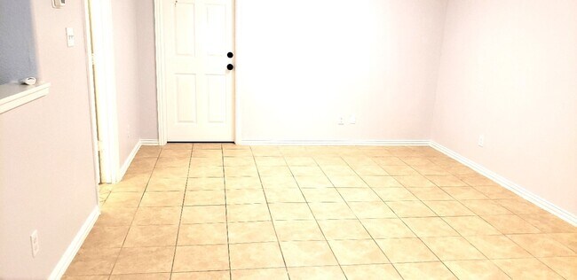 Building Photo - 3304 Twp Grove Ln