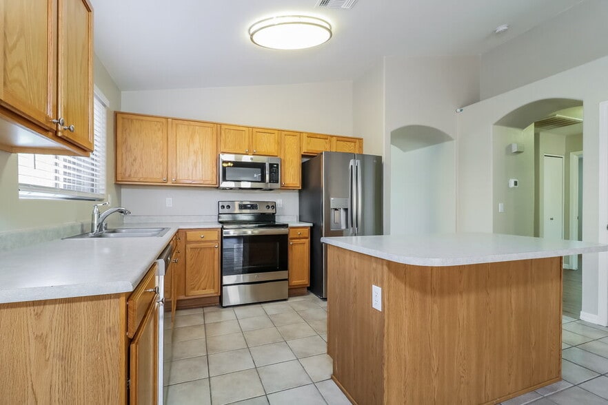 Building Photo - 13354 W Saguaro Ln