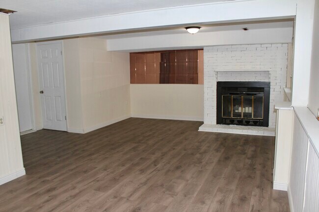Building Photo - 2510 Ravinia Ln