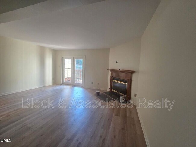 Building Photo - 6550 Thetford Ct