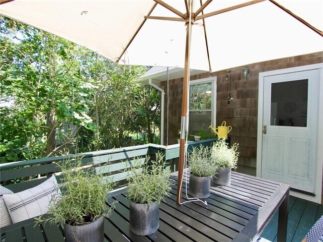 Building Photo - 193 Coggeshall Ave