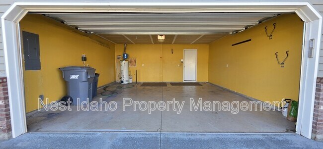 Building Photo - 157 E Murtaugh Lake Dr