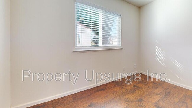 Building Photo - 1340 Hobart Dr