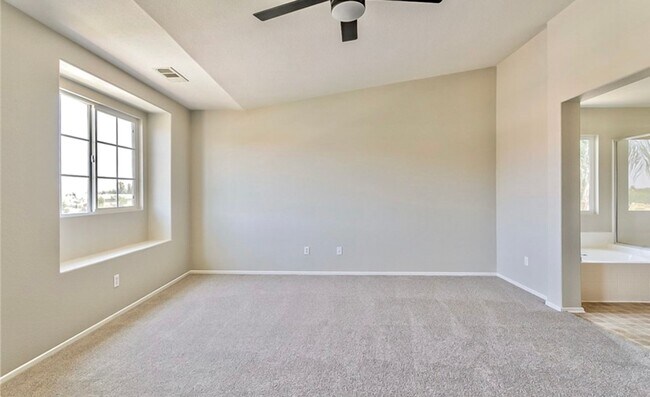 Building Photo - Beautiful 3 Bedroom Mapleton Home on a Residential Cul-De-Sac Street!