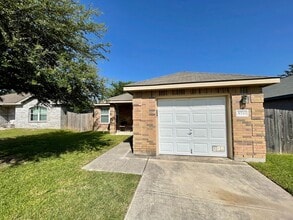 Building Photo - Convenient Northwest San Antonio Home Available for ASAP Move In!