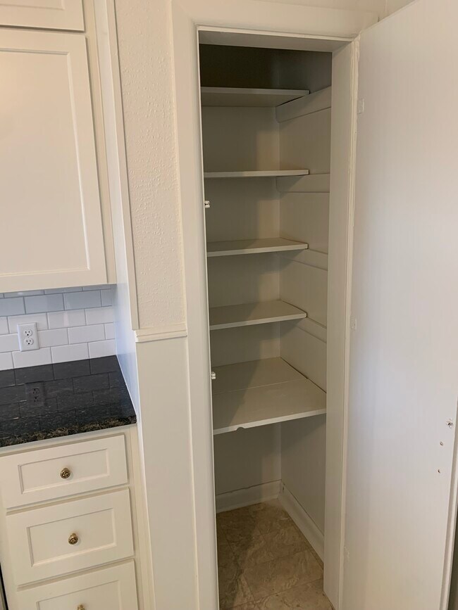 Building Photo - 1806 W Louisiana Ave