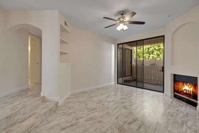 Building Photo - Camelback Corridor Condo now available!
