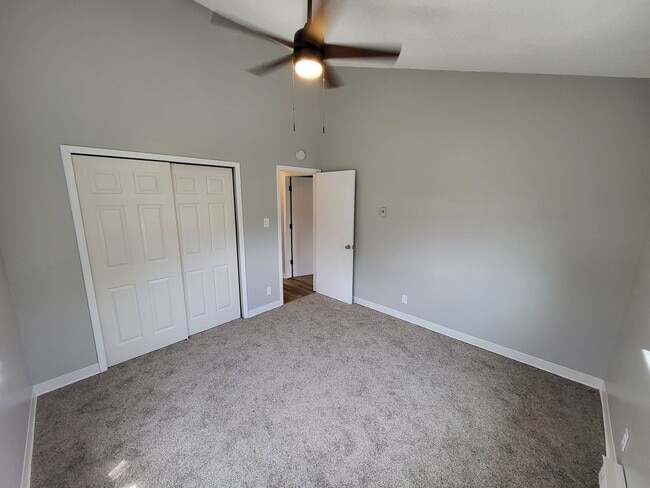 Building Photo - Modern Two Bedroom in Lakewood-Available N...
