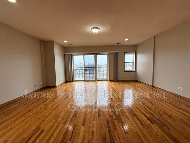 Building Photo - 2729 W Congress Pkwy