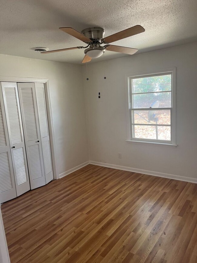 Building Photo - Charming Newly Renovated Duplex in Belmont...