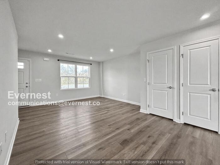 Building Photo - 2005 Westchester Dr