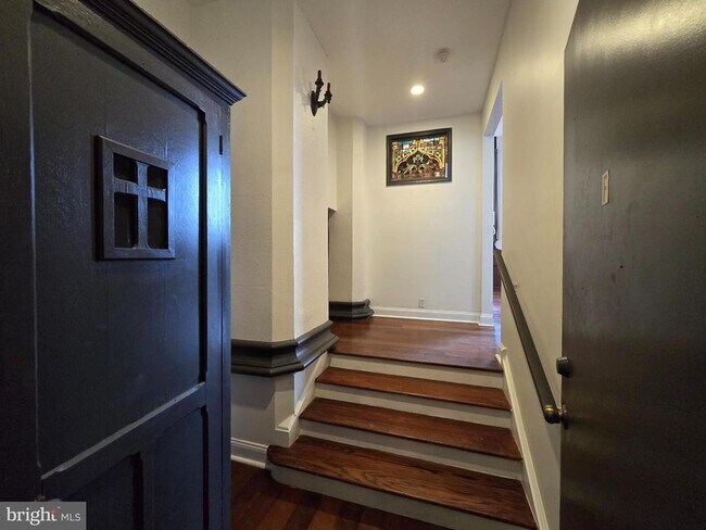 Building Photo - 3849 Terrace St