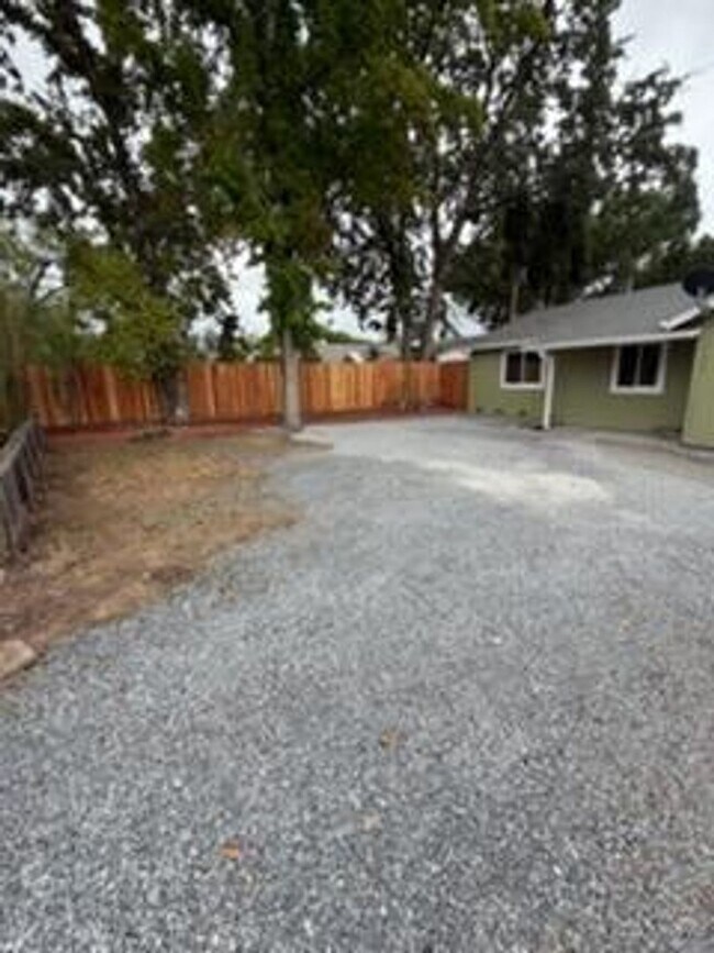 Building Photo - Totally remodeled 3 bedroom 2 bathroom sin...