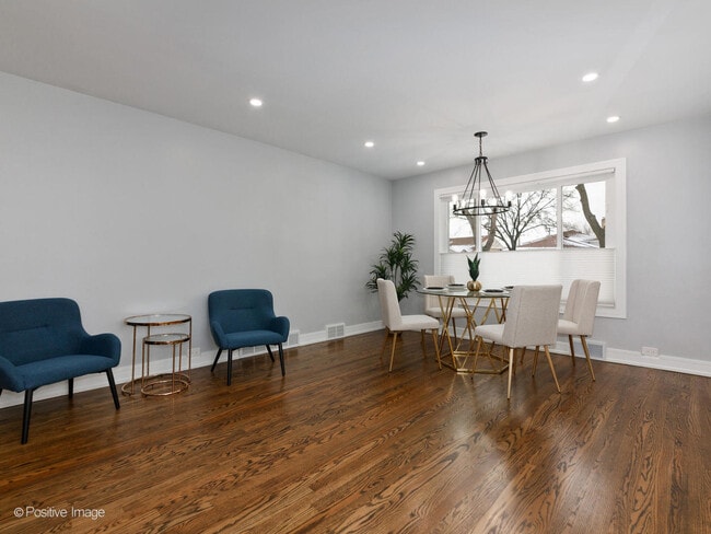 Building Photo - 7225 E Prairie Rd