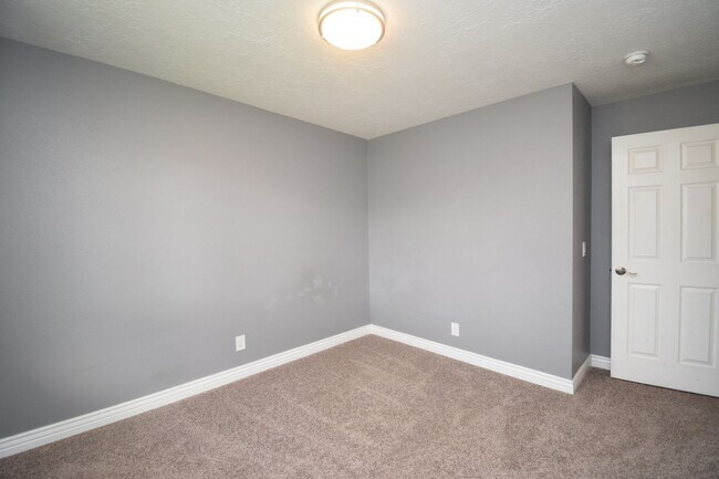 Building Photo - Charming West Jordan 4 Bed with Open Layout and Spacious Primary!!