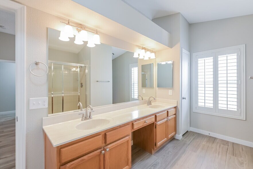 Building Photo - 360 Dooley Dr