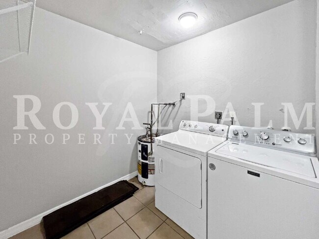 Building Photo - Cold Outside, Cozy Inside – Winter-Ready Fort Myers Renovated 3BR/2BA Duplex with a New HVAC...Yu...