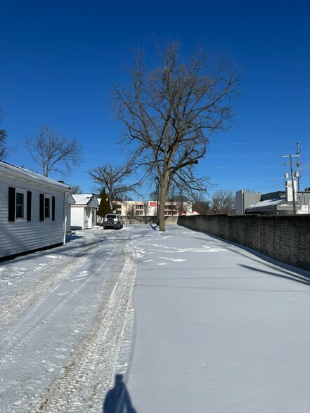 Building Photo - 28532 Grayling Ave