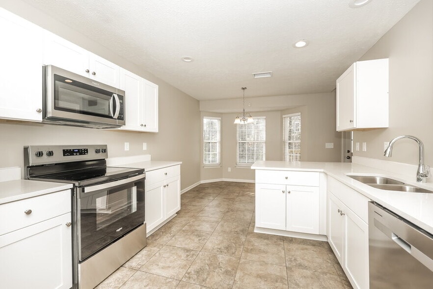 Building Photo - 1389 E Nir Shreibman