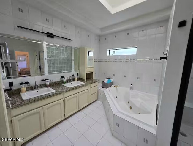 Building Photo - 601 Willow Glen Dr