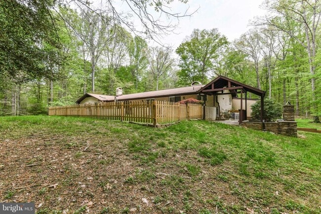 Building Photo - 7833 Willowbrook Rd