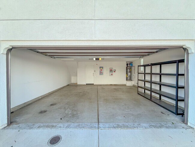 Building Photo - Beautiful 3B/3.5BA Townhouse in Carlsbad w...
