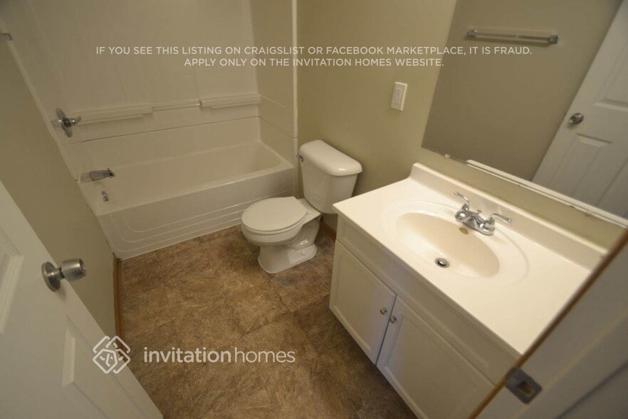 Building Photo - 8239 Hampshire Ct N