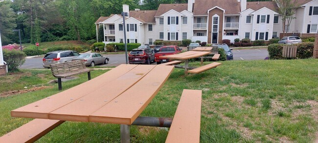 Building Photo - 100 Westwick Ct