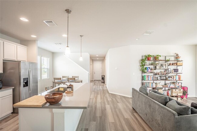 Building Photo - 301 Elm Br Trl