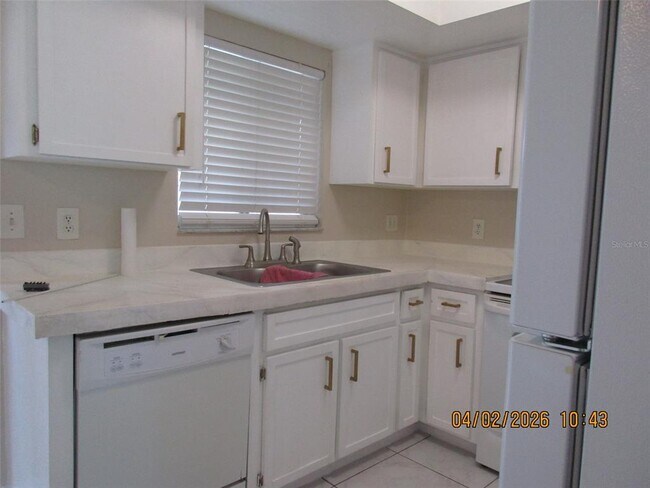 Building Photo - 2600 London Bridge Ct