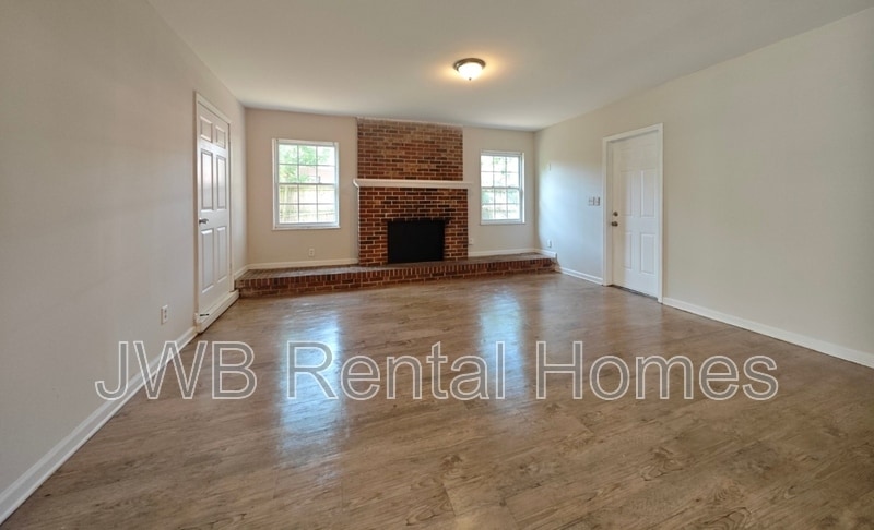 Building Photo - 2130 Patou Dr W