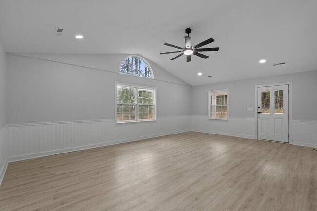 Building Photo - 2730 Cultra Rd