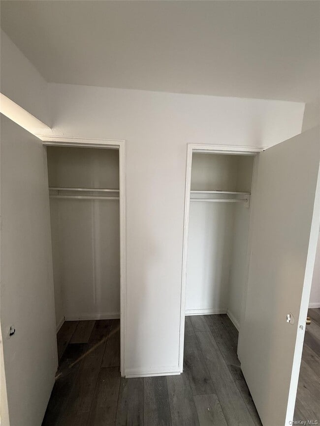 Building Photo - 83-30 Vietor Ave