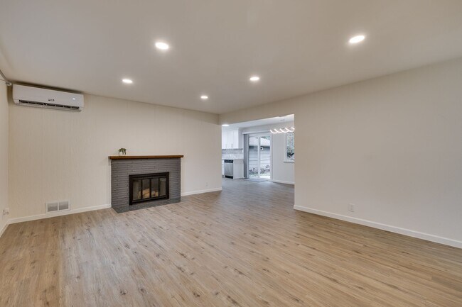 Building Photo - Beautifully Remodeled 3-Bedroom Home in a ...