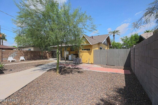 Building Photo - 1005 E Moreland St