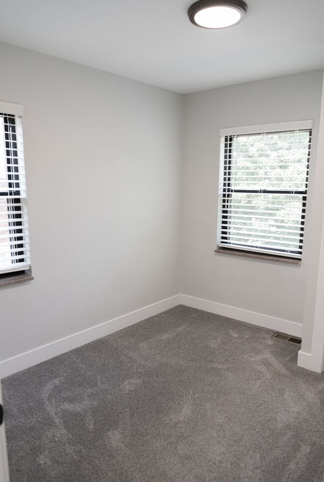 Building Photo - 151 Morrison Dr