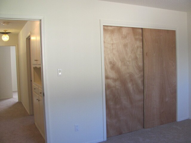 Building Photo - NE ENCHANTED MESA 3/BD 2/BA 2/CG