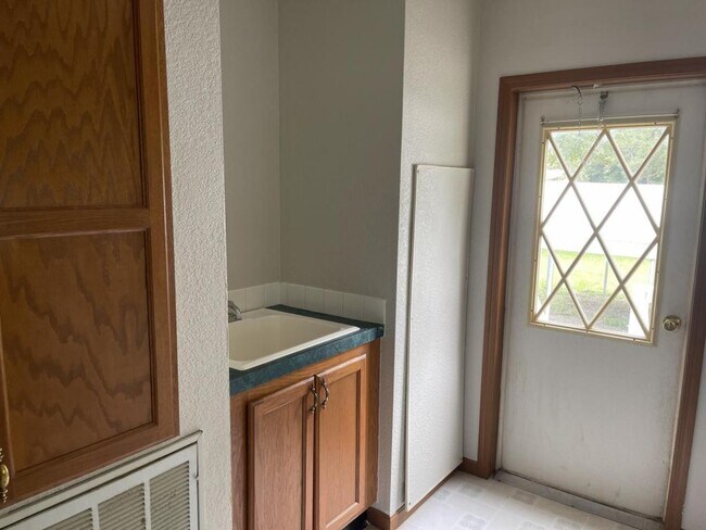 Building Photo - 190 Dan Sparrow Rd