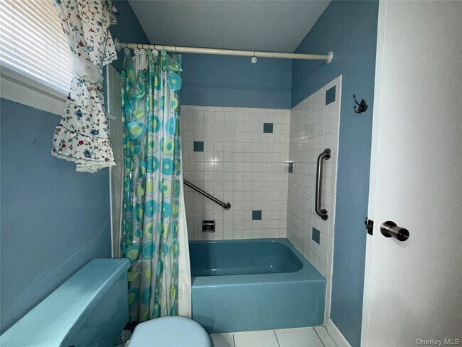 Building Photo - 15 Sherry Ln