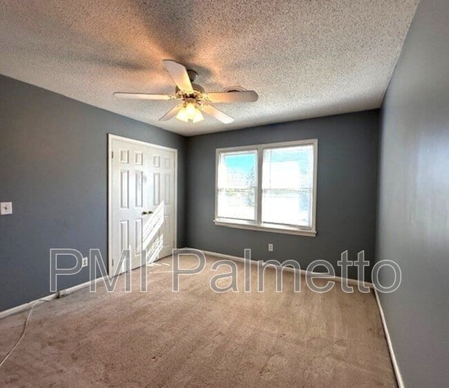 Building Photo - 105 Larkspur Ct