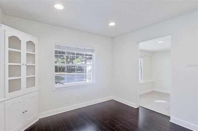 Building Photo - 350 N Phelps Ave