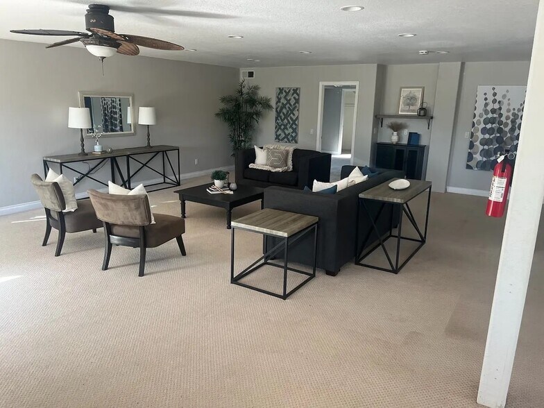 Building Photo - 11112 Calgary Way